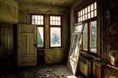 fall_apart_by_easternexploration_ddlz92k