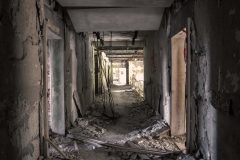 hallway_by_easternexploration_dcwmxnf