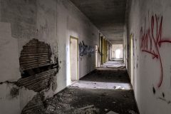 hallway_by_easternexploration_ddmlzcw