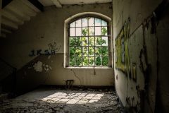 window_by_easternexploration_ddp9xg4