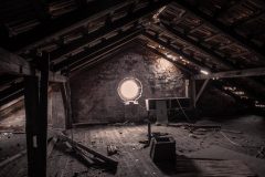 attic_by_easternexploration_dcmbhrh