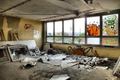 classroom_on_theSchule Erfurt Bahnschule Eastern Exploration Urbex_3rd_floor_by_easternexploration_dalpz4b